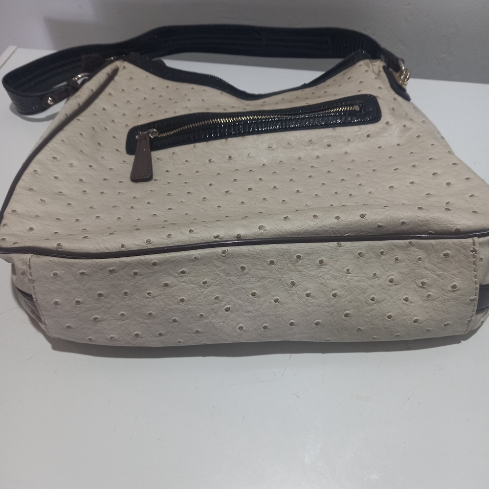 Guess cream black brown pebble leather shoulder back. - Picture 5 of 5